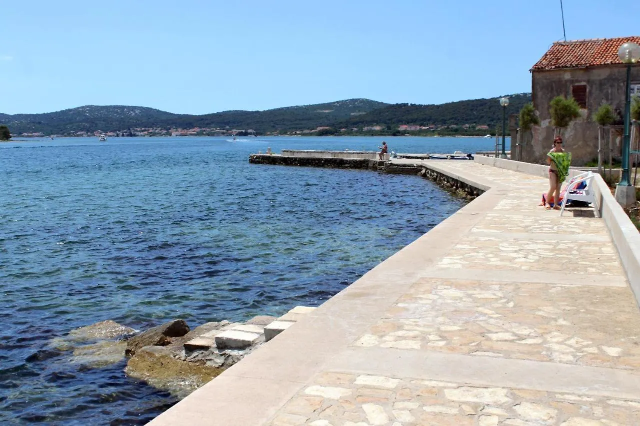 Rooms By The Sea Pasman - 8223