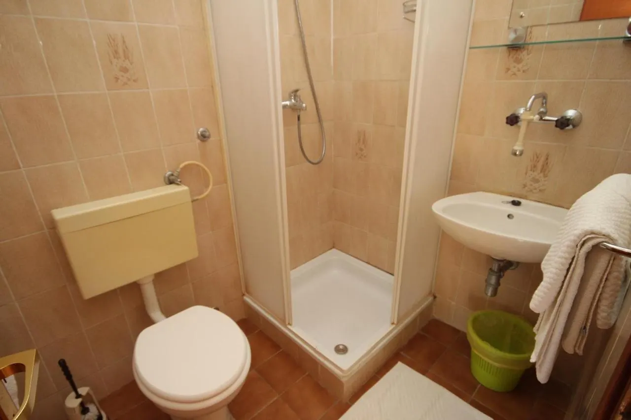 Rooms By The Sea Pasman - 8223 Konukevi